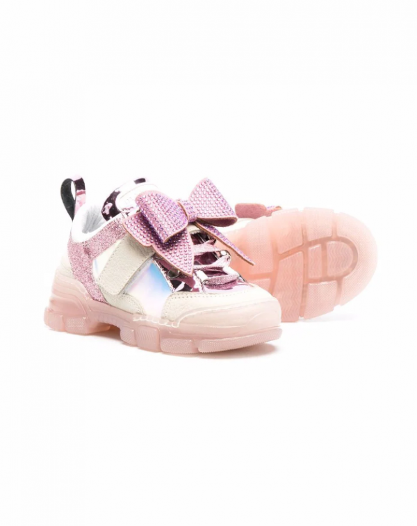 Sneaker dengan Detail Berlian Tiruan